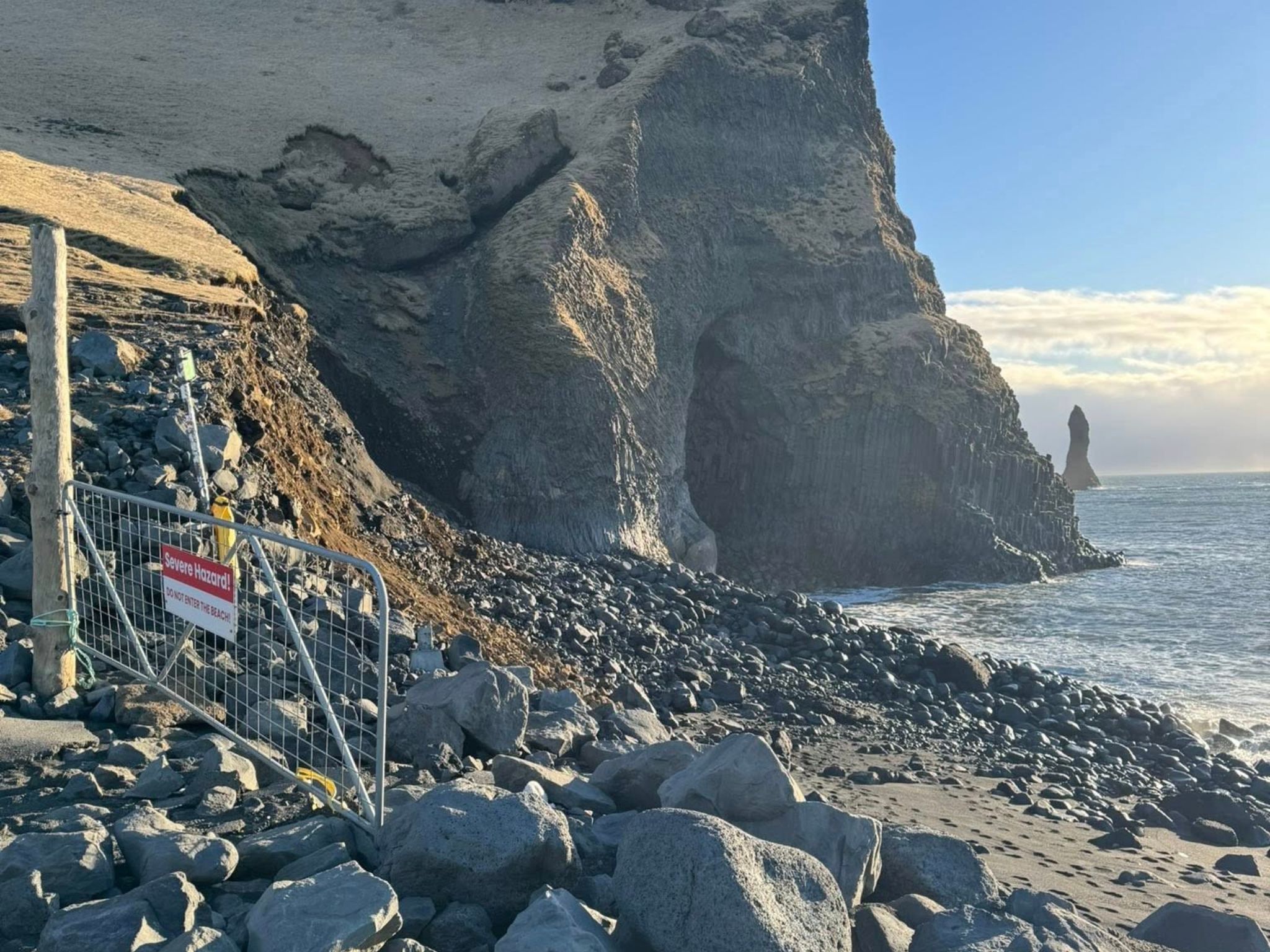 Reynisfjara spiaggia nera erosione febbraio 2026