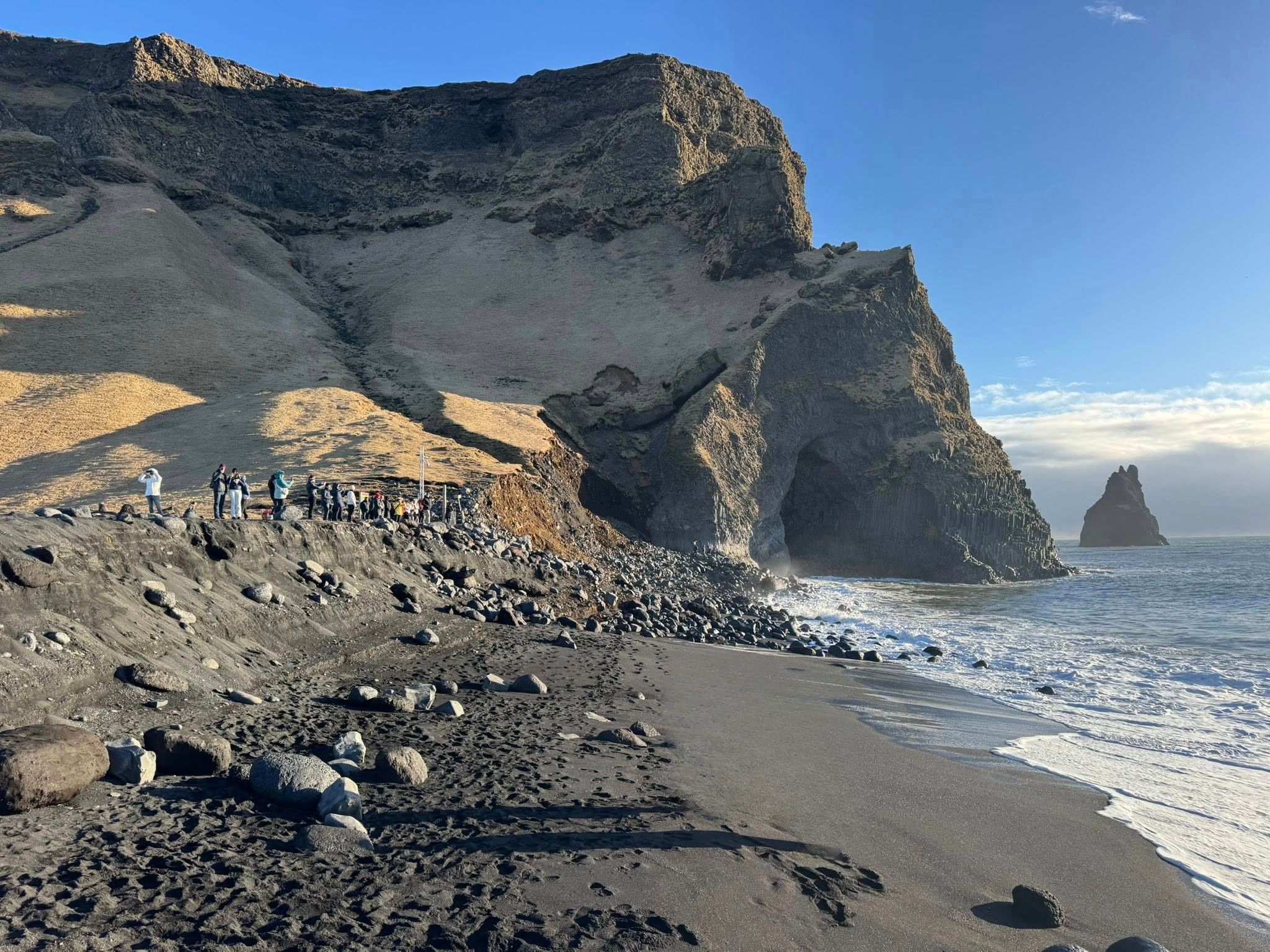 Reynisfjara spiaggia nera Islanda erosione