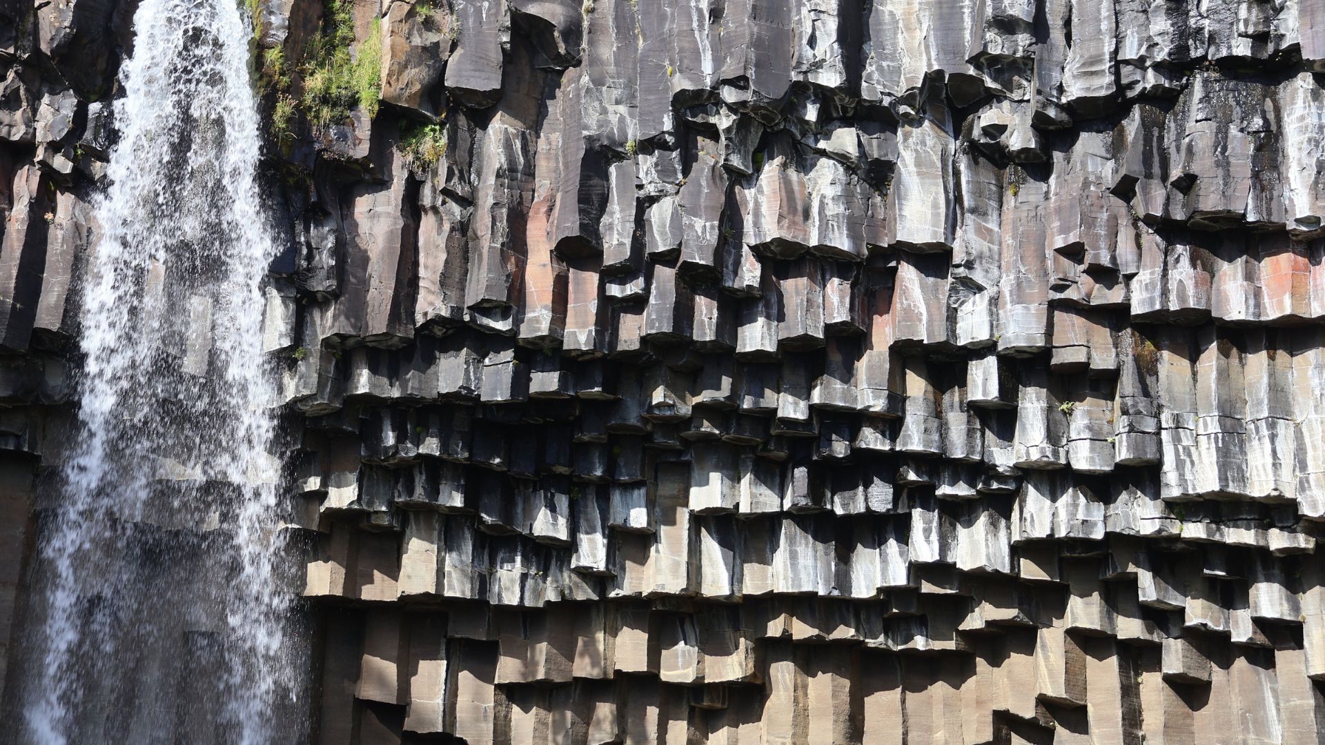 Svartifoss con le colonne di basalto esagonale